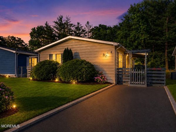 4 Fawn Run, Manalapan, NJ 07726