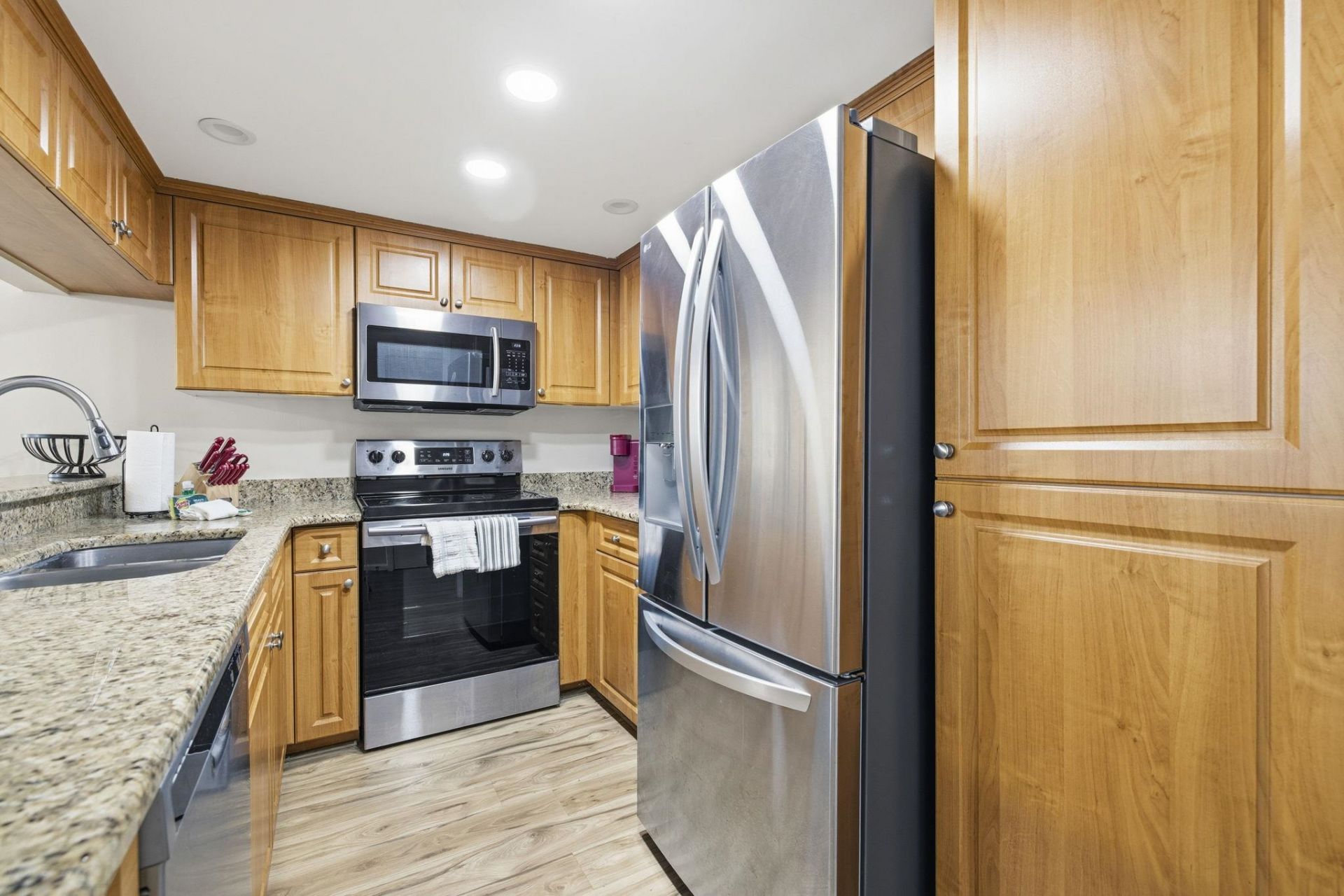 9820 Queensway Blvd.  Photo 8