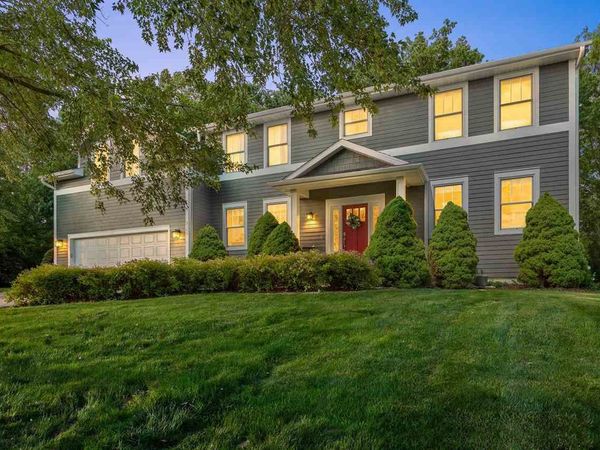 3164 Country Ct, Iowa City, IA 52240