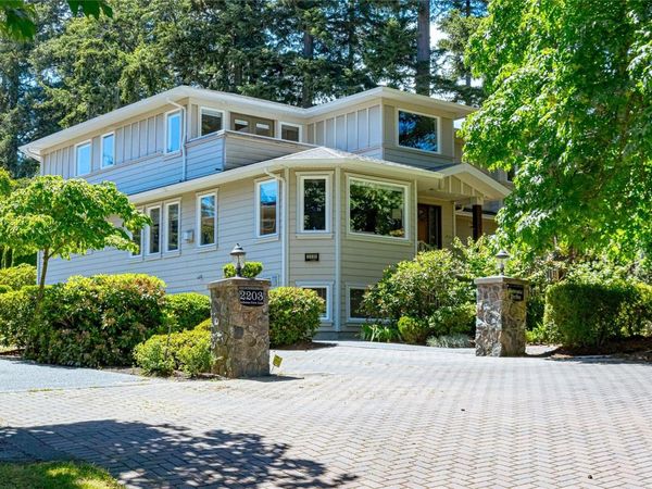 2201 Arbutus Cove Lane , Saanich, BC V8N 6N7