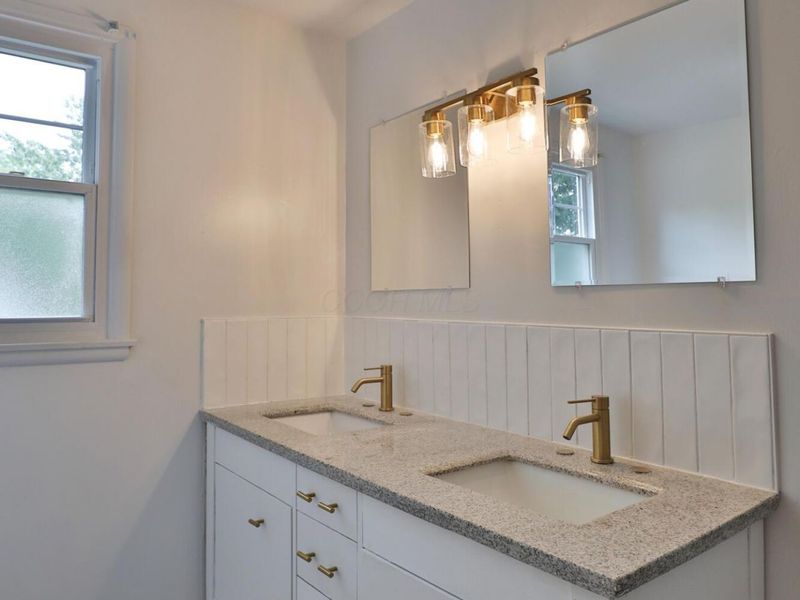 435 N Murray Hill Road , Columbus, OH 43228 Photo 23