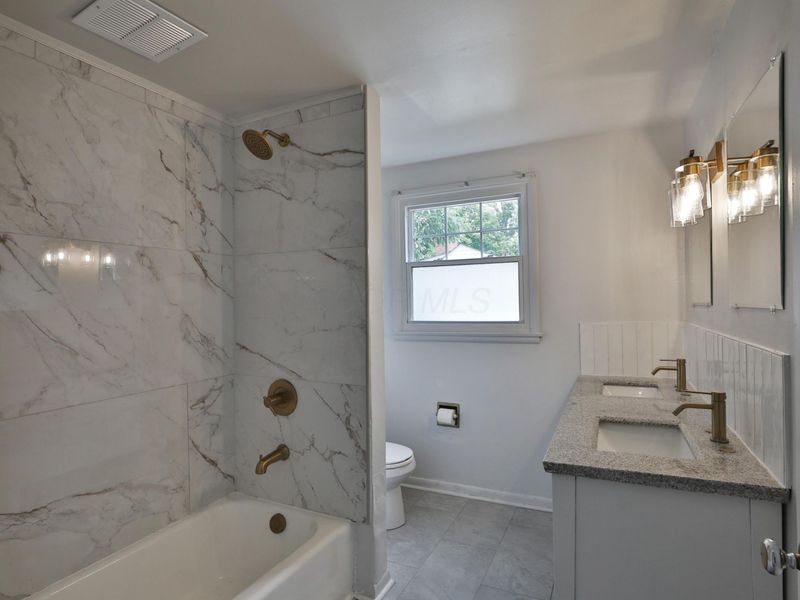 435 N Murray Hill Road , Columbus, OH 43228 Photo 24