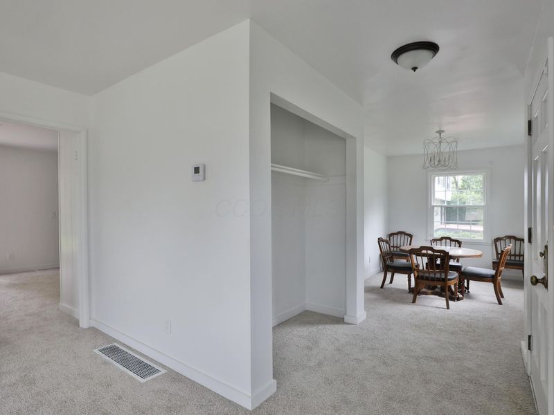 435 N Murray Hill Road , Columbus, OH 43228 Photo 3