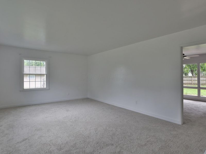435 N Murray Hill Road , Columbus, OH 43228 Photo 4