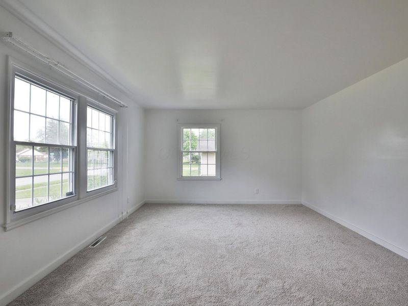 435 N Murray Hill Road , Columbus, OH 43228 Photo 5