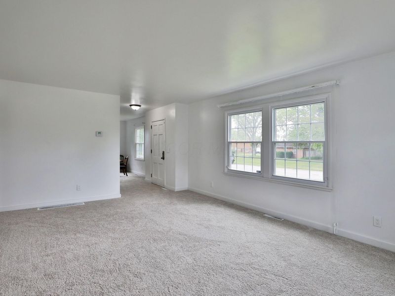 435 N Murray Hill Road , Columbus, OH 43228 Photo 6