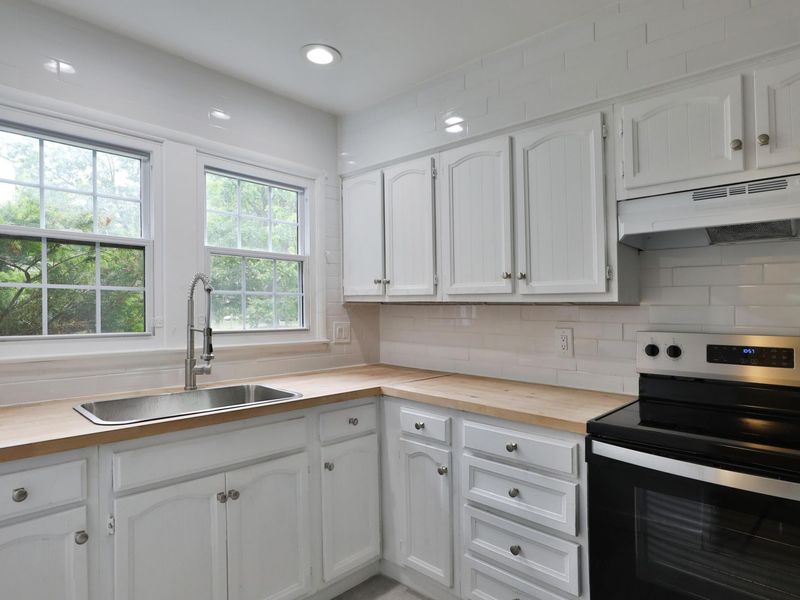435 N Murray Hill Road , Columbus, OH 43228 Photo 9