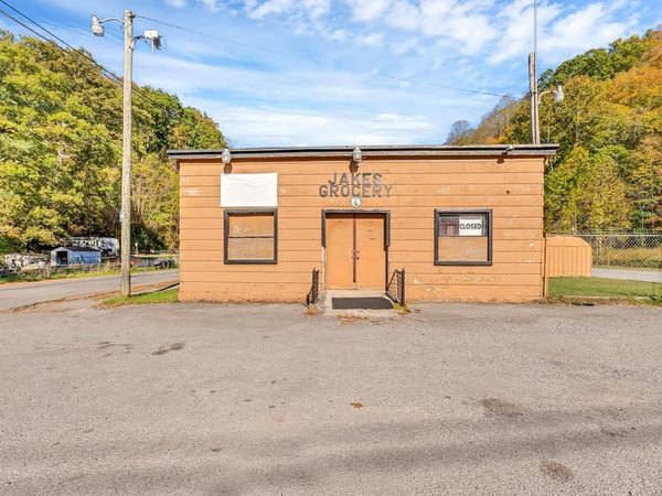 2979 Cherokee Rd, NORTHFORK, WV 24868