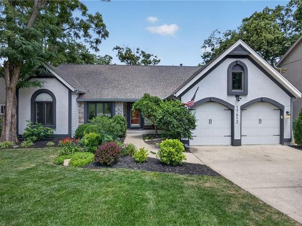 17612 W 113th Terrace, Olathe, KS 66061