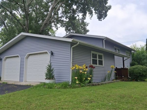 700 Larkdale Row, Wauconda, IL 60084