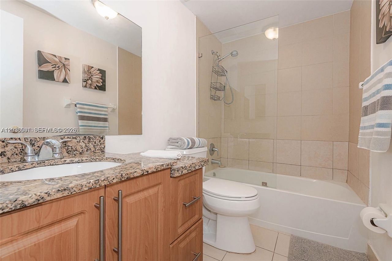 201 S 178th Dr, Unit 426, Sunny Isles Beach, FL 33160 Photo