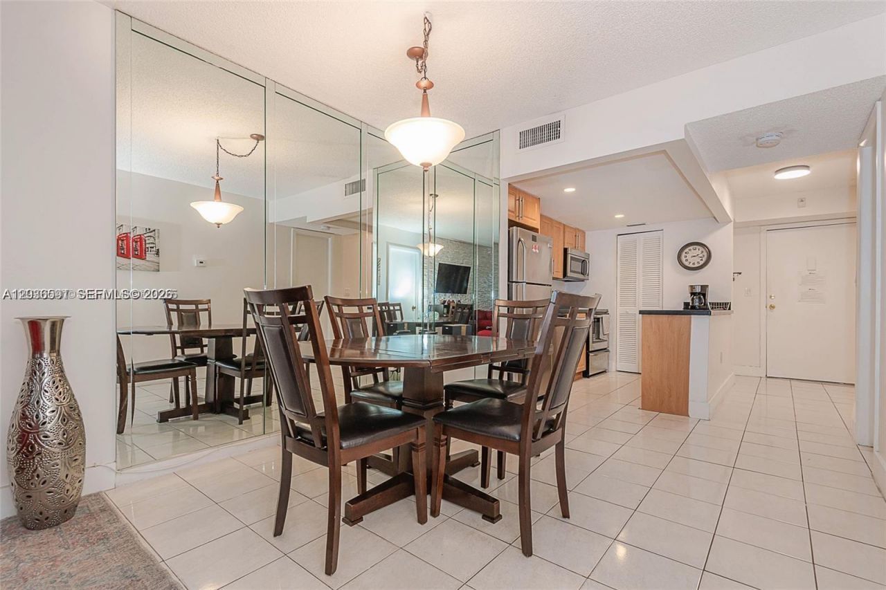201 S 178th Dr, Unit 426, Sunny Isles Beach, FL 33160 Photo