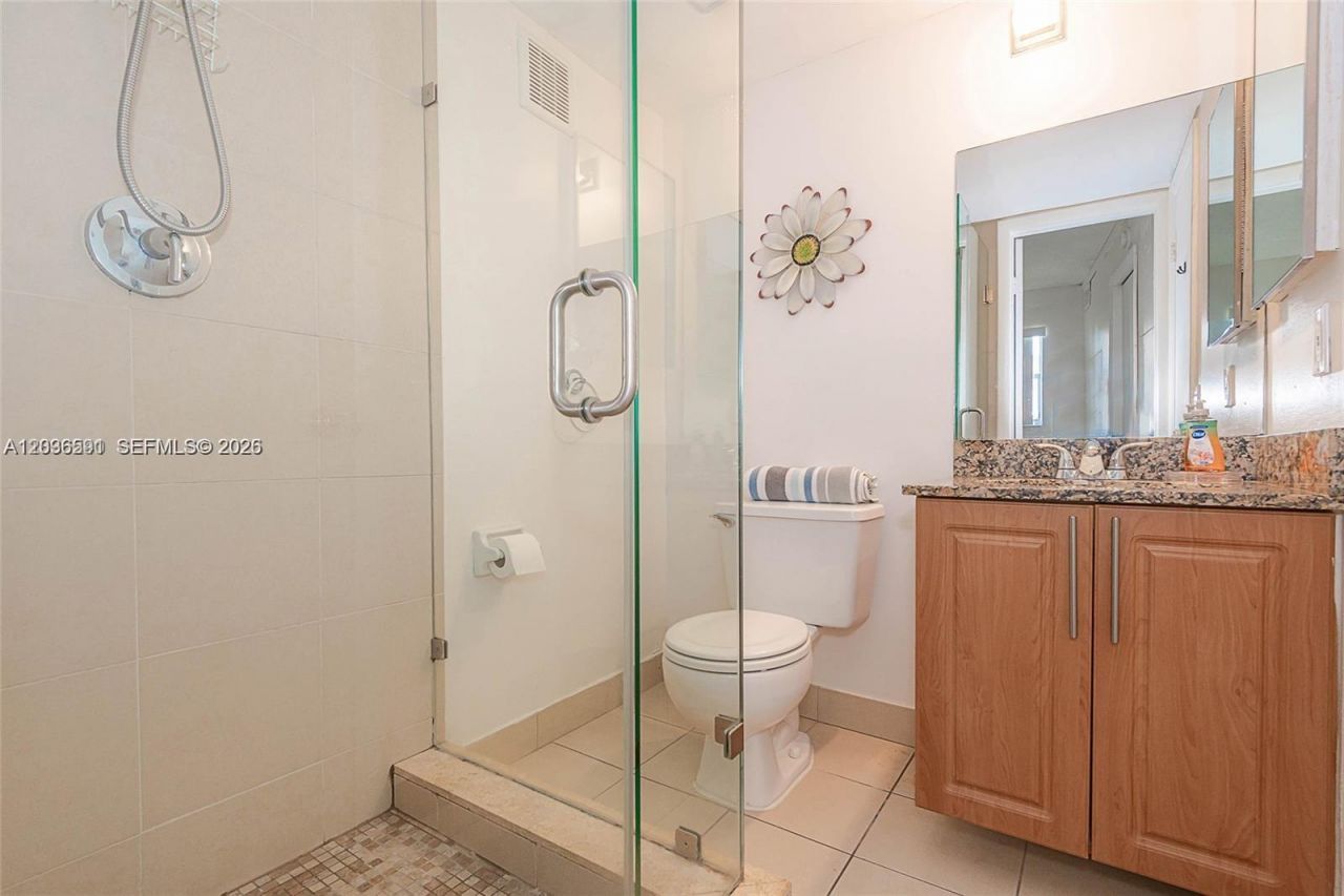 201 S 178th Dr, Unit 426, Sunny Isles Beach, FL 33160 Photo