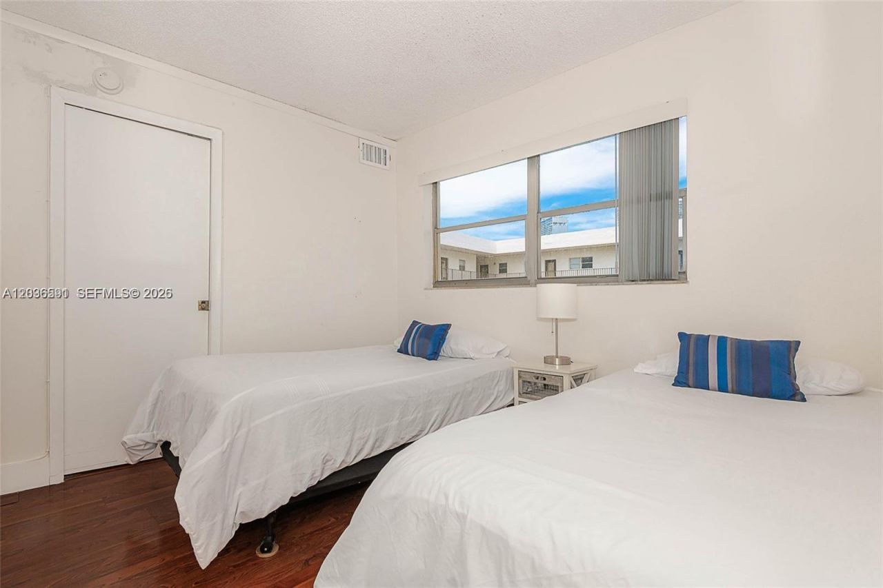 201 S 178th Dr, Unit 426, Sunny Isles Beach, FL 33160 Photo