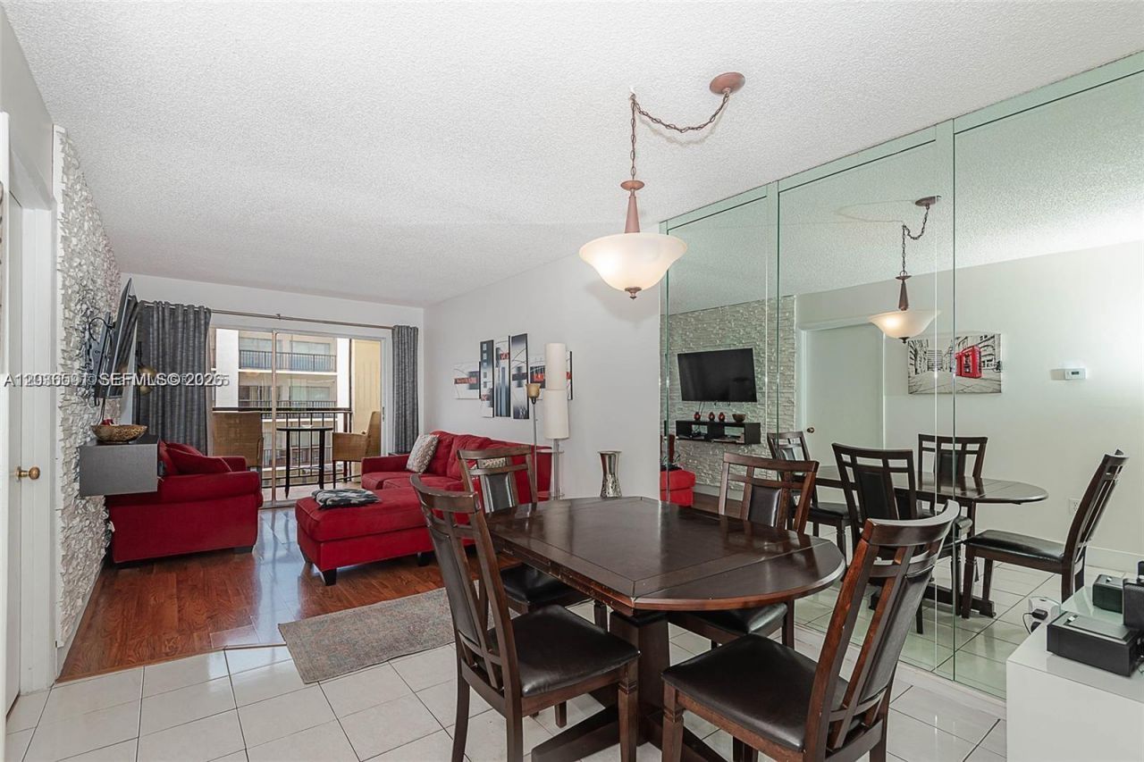 201 S 178th Dr, Unit 426, Sunny Isles Beach, FL 33160 Photo