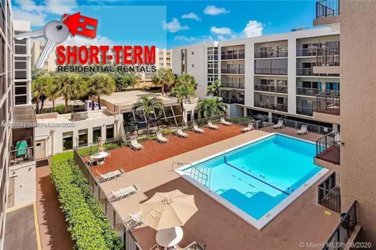 201 S 178th Dr, Unit 426, Sunny Isles Beach, FL 33160 Photo