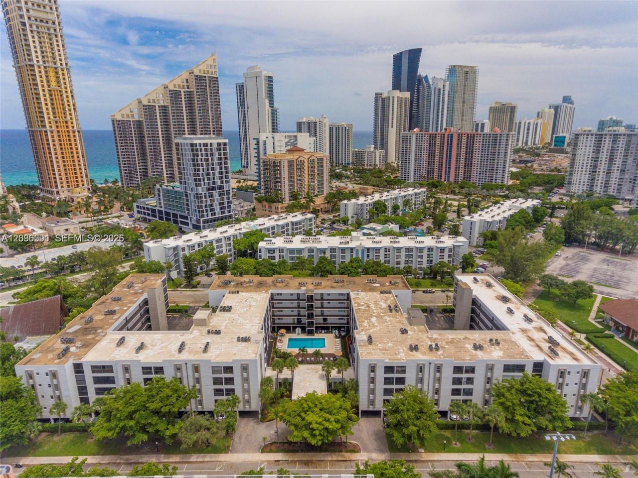 201 S 178th Dr, Unit 426, Sunny Isles Beach, FL 33160 Photo