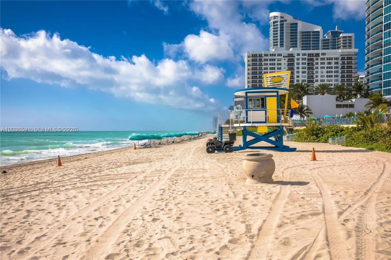 201 S 178th Dr, Unit 426, Sunny Isles Beach, FL 33160 Photo