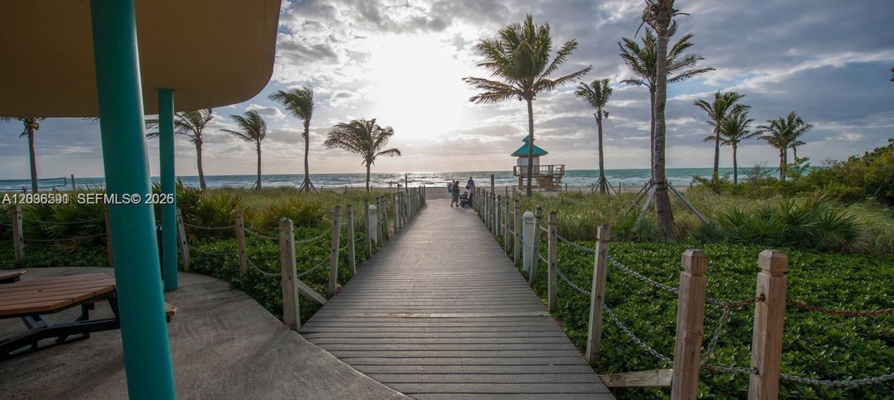 201 S 178th Dr, Unit 426, Sunny Isles Beach, FL 33160 Photo