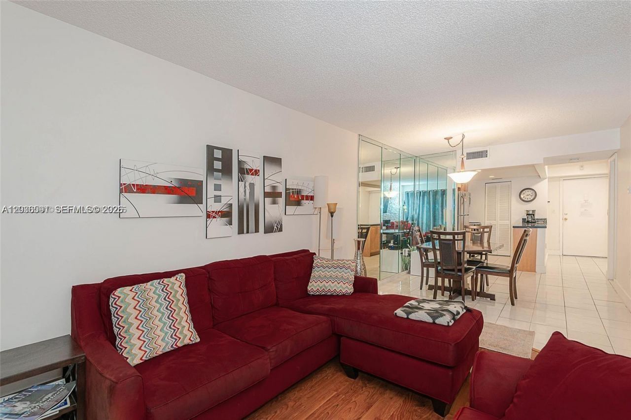 201 S 178th Dr, Unit 426, Sunny Isles Beach, FL 33160 Photo
