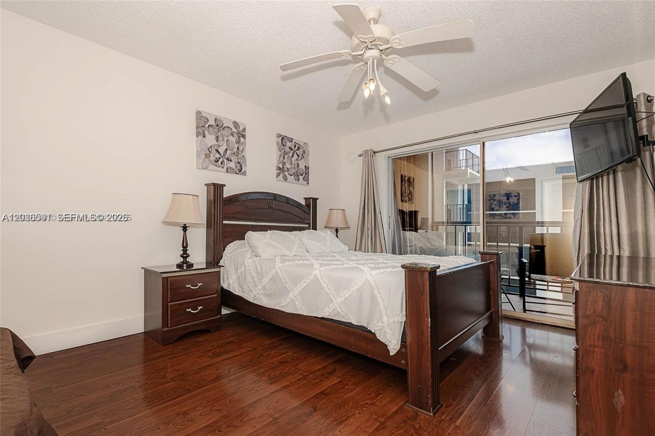 201 S 178th Dr, Unit 426, Sunny Isles Beach, FL 33160 Photo