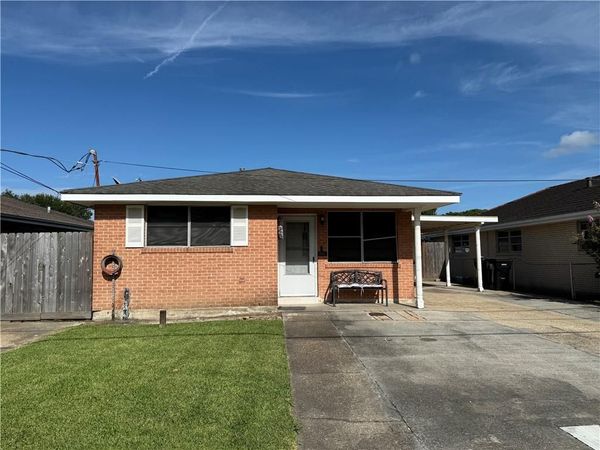 2031 W BEAUREGARD Street , Chalmette, LA 70043
