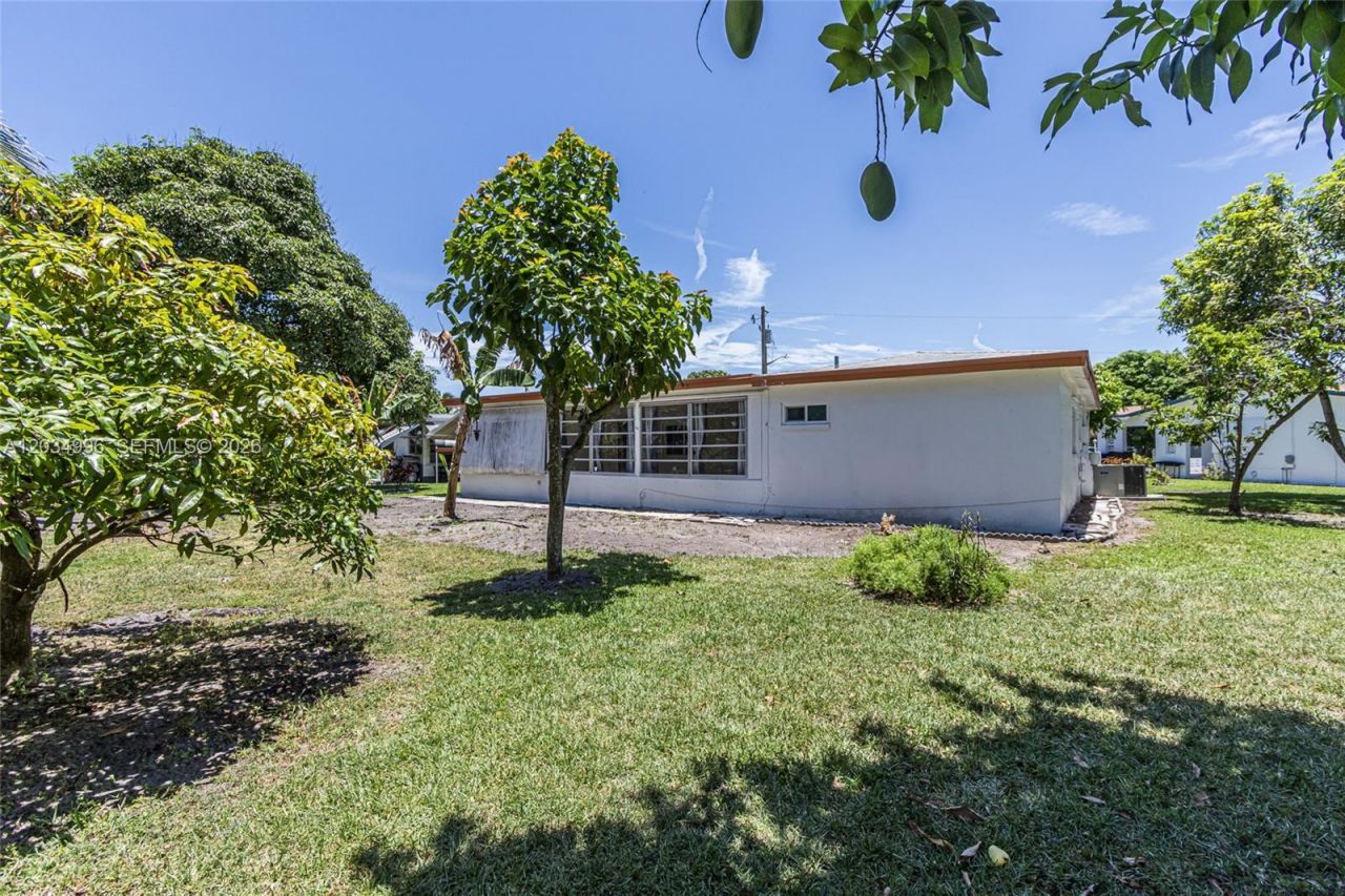 4397 NW 47th Ter , Lauderdale Lakes, FL 33319 Photo