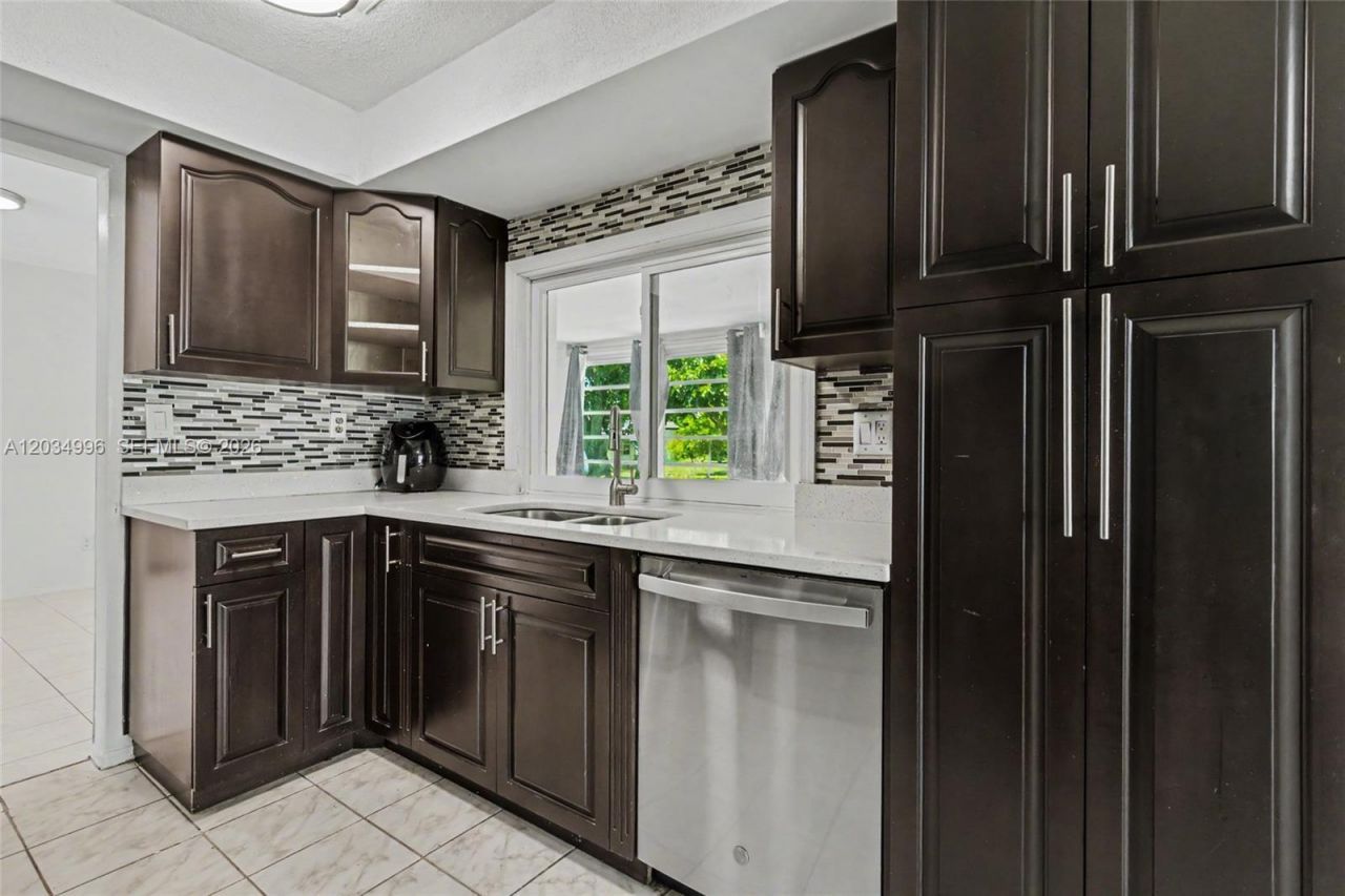 4397 NW 47th Ter , Lauderdale Lakes, FL 33319 Photo