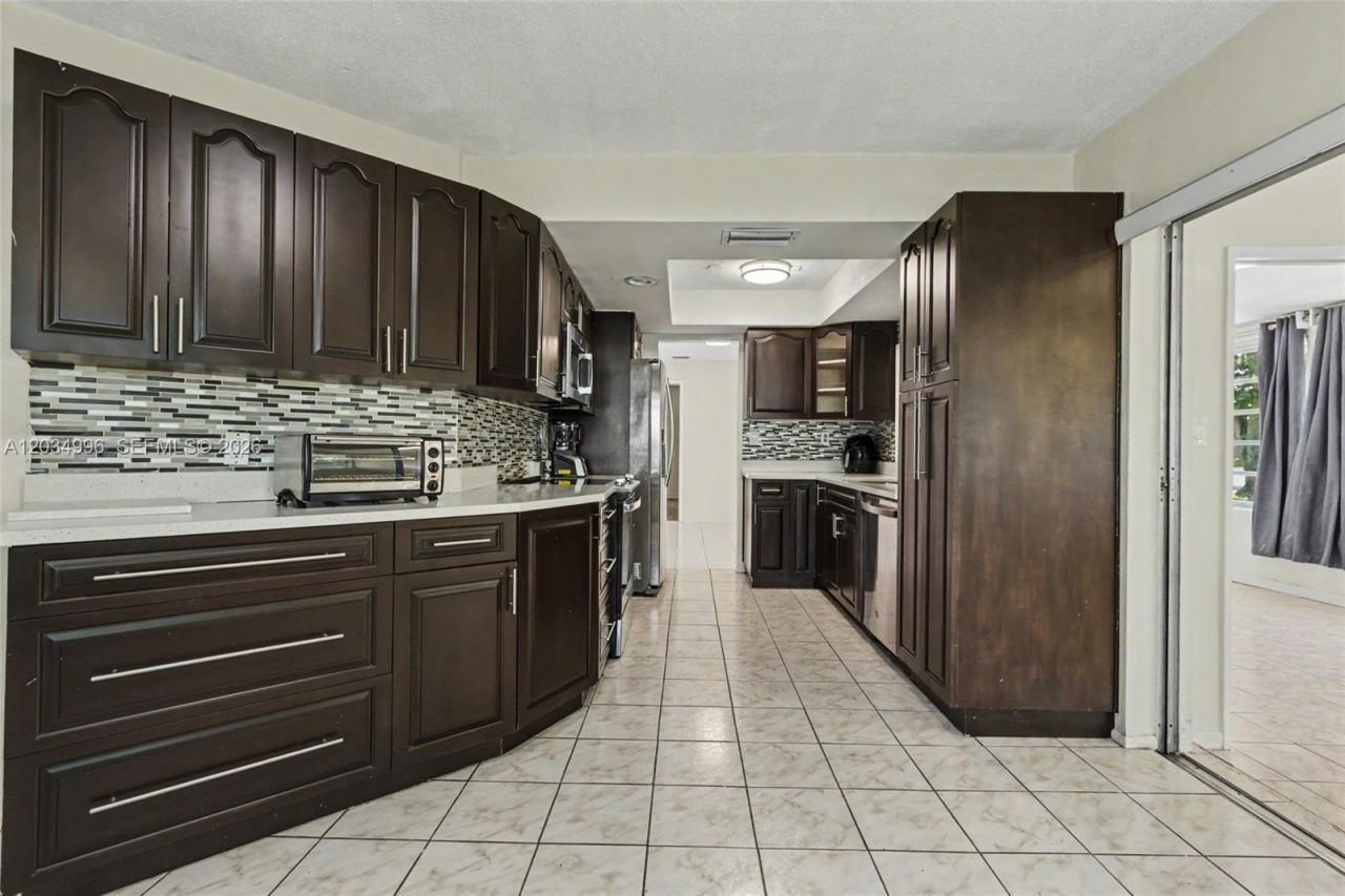4397 NW 47th Ter , Lauderdale Lakes, FL 33319 Photo