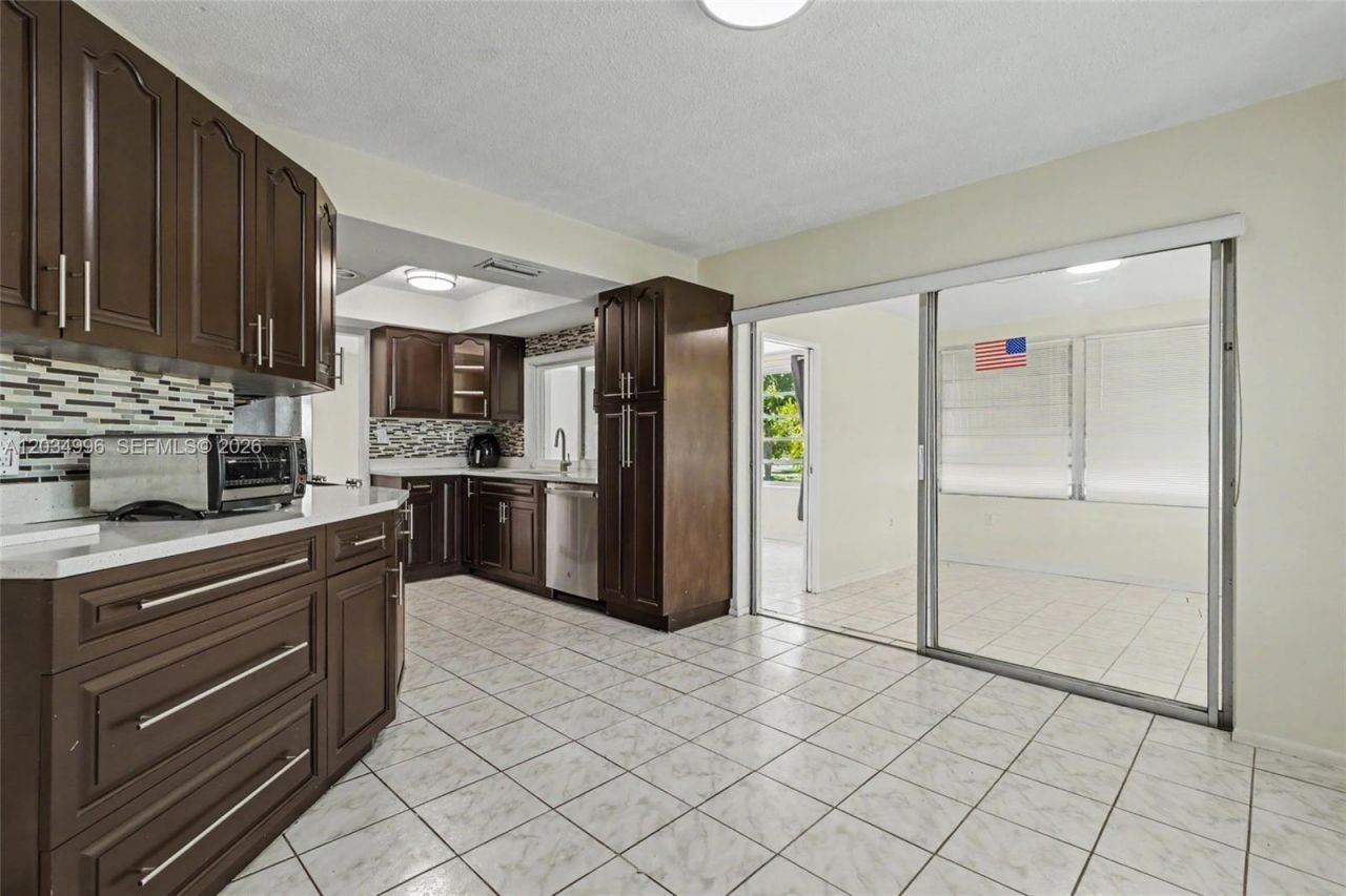 4397 NW 47th Ter , Lauderdale Lakes, FL 33319 Photo