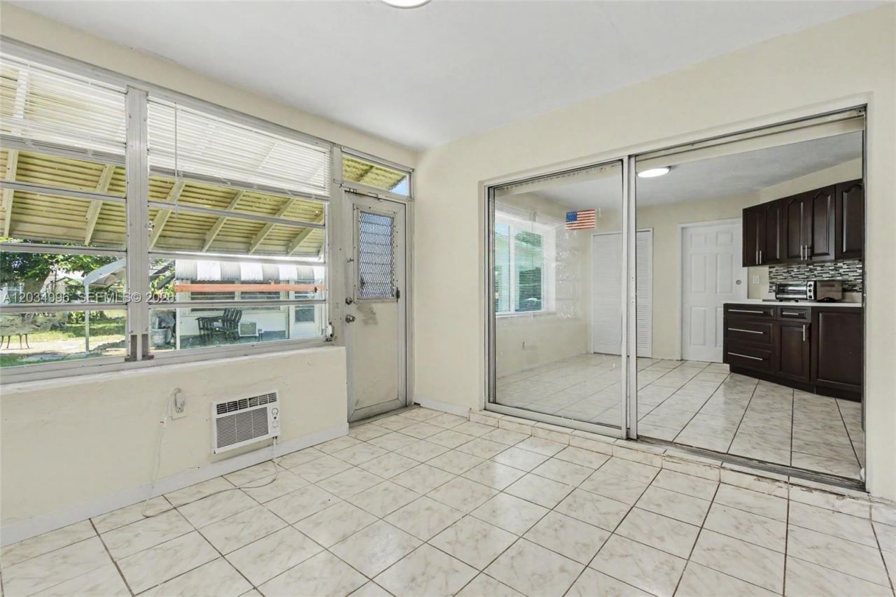4397 NW 47th Ter , Lauderdale Lakes, FL 33319 Photo