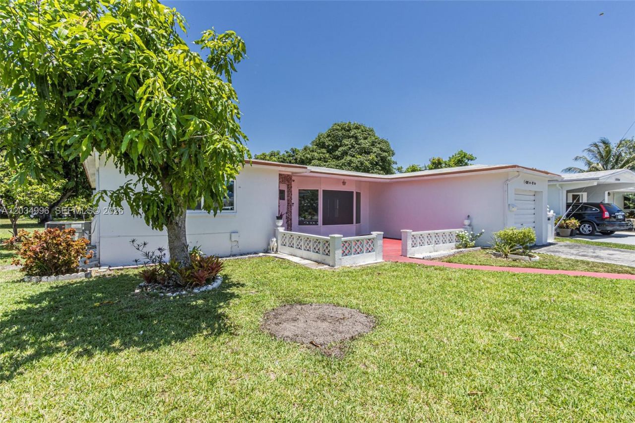 4397 NW 47th Ter , Lauderdale Lakes, FL 33319 Photo