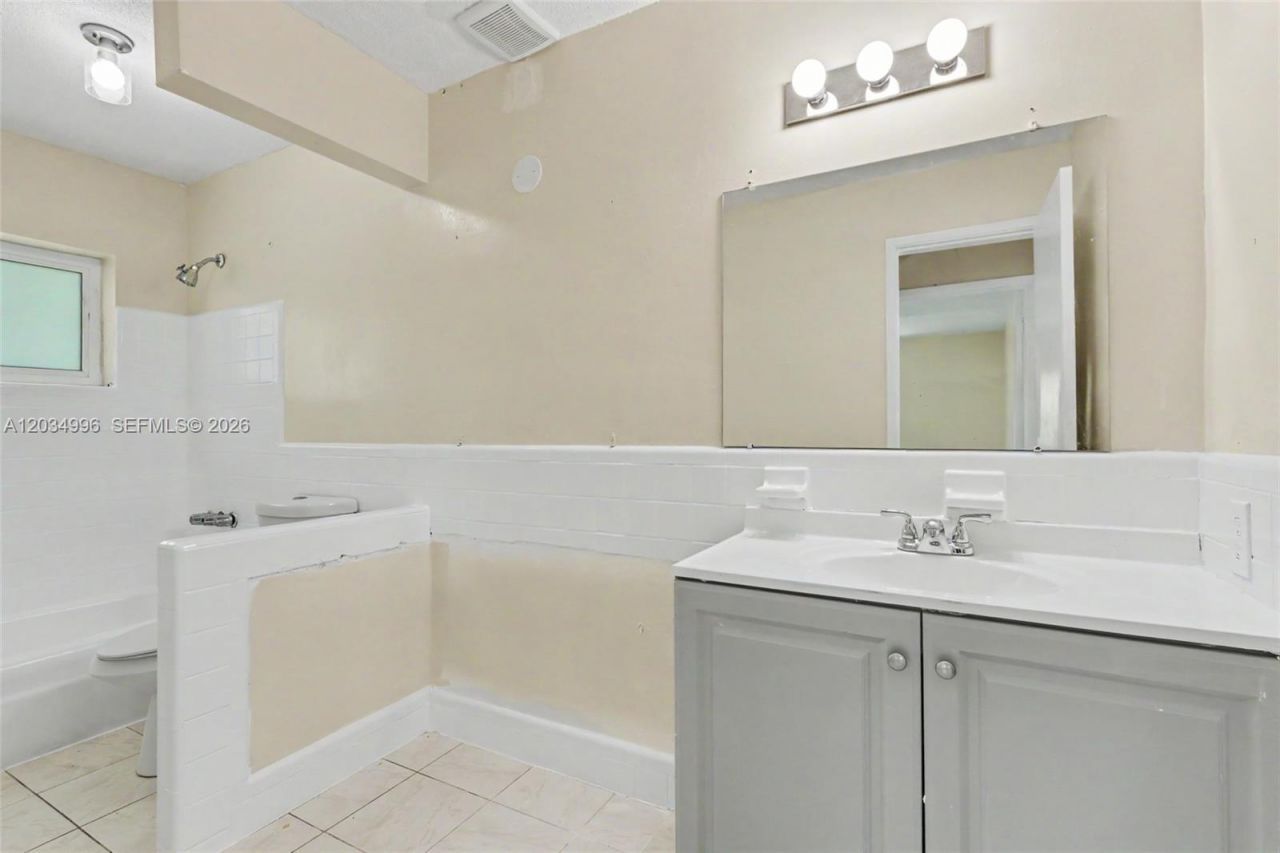 4397 NW 47th Ter , Lauderdale Lakes, FL 33319 Photo