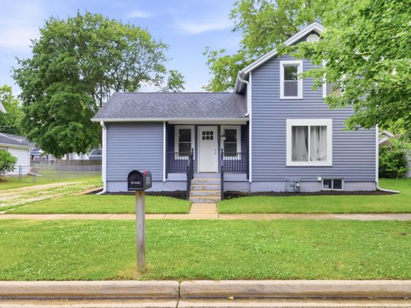 207 E Jefferson Avenue , Hampshire, IL 60140