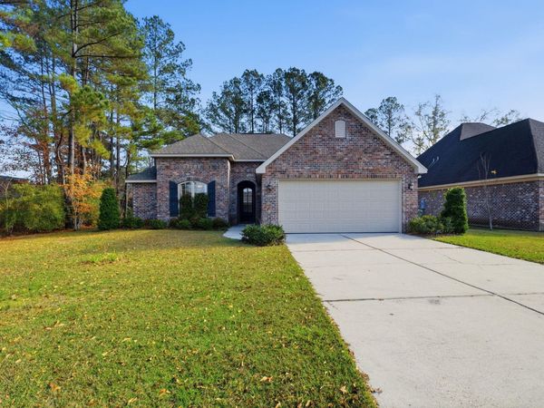 19 W Augusta Ct., Hattiesburg, MS 39402
