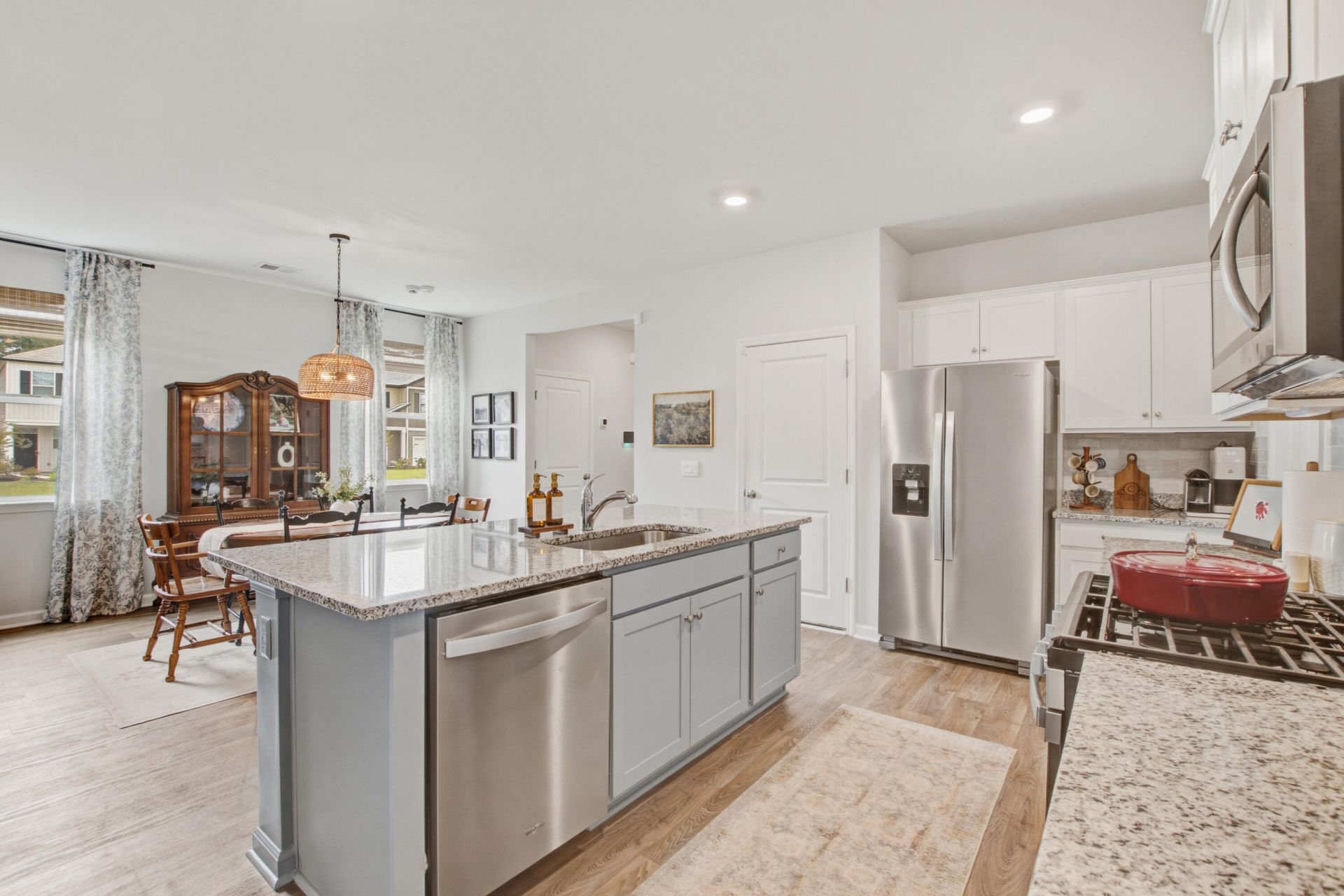 200 Watersglen Drive Photo 15