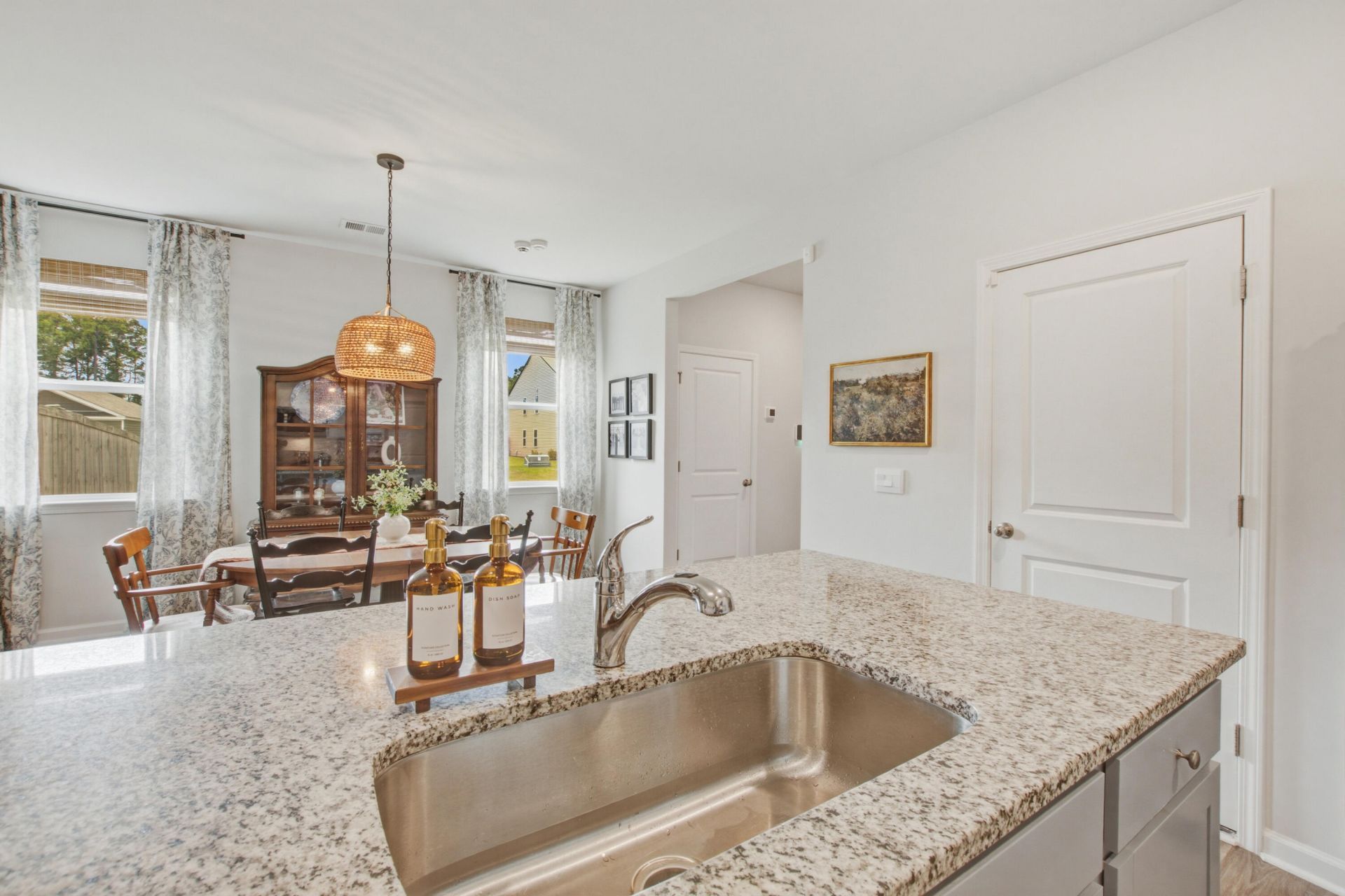 200 Watersglen Drive Photo 16