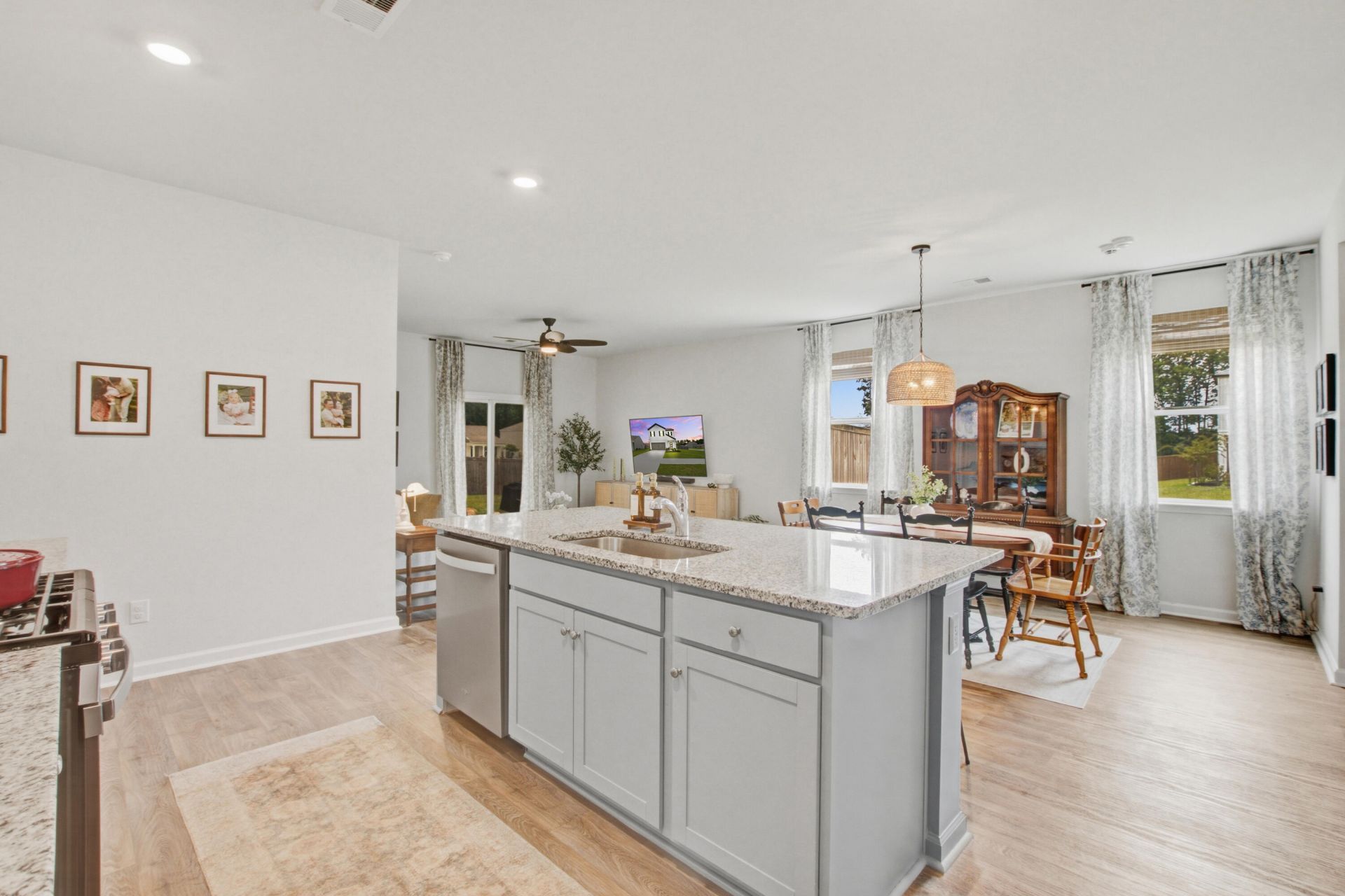 200 Watersglen Drive Photo 18