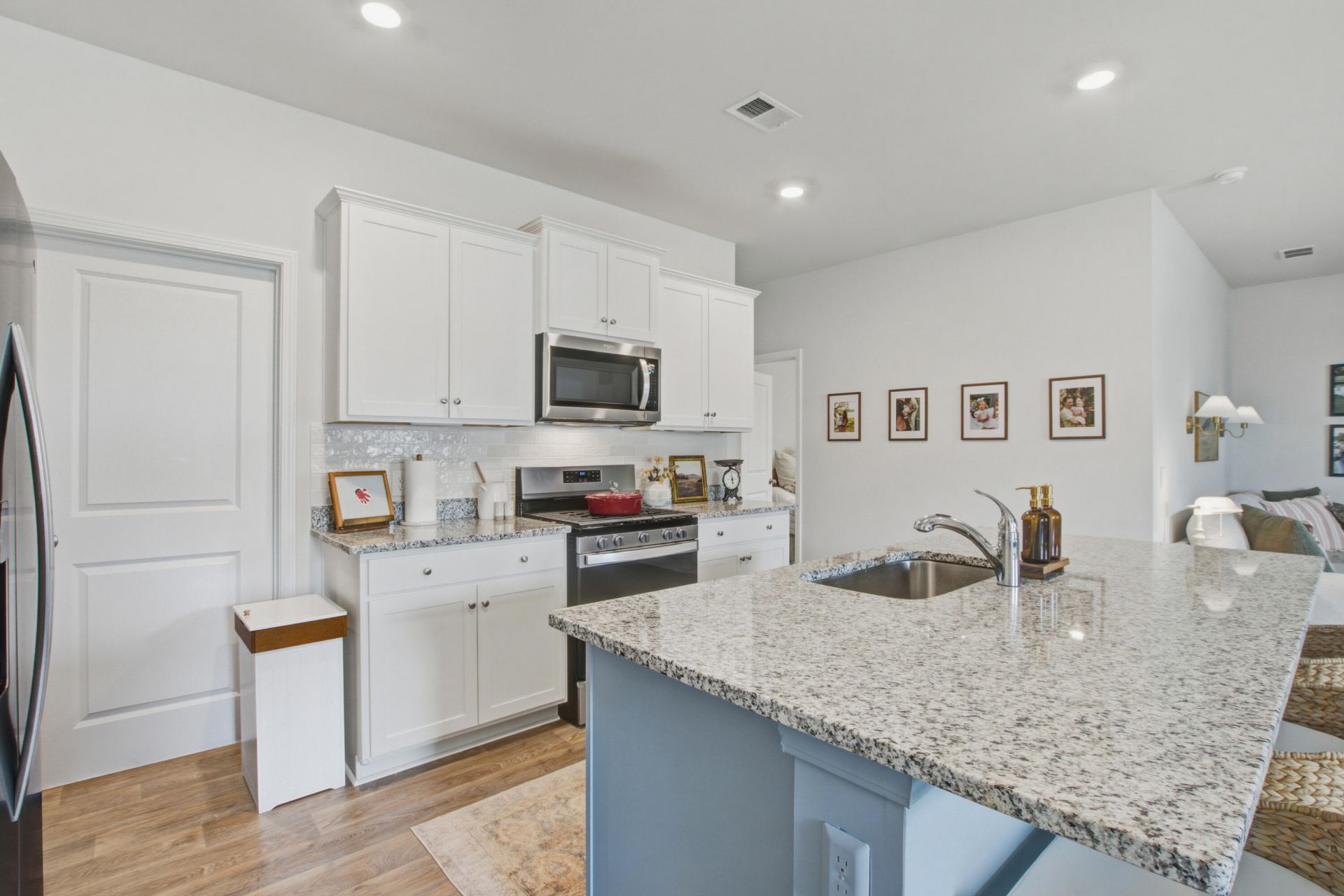 200 Watersglen Drive Photo 20