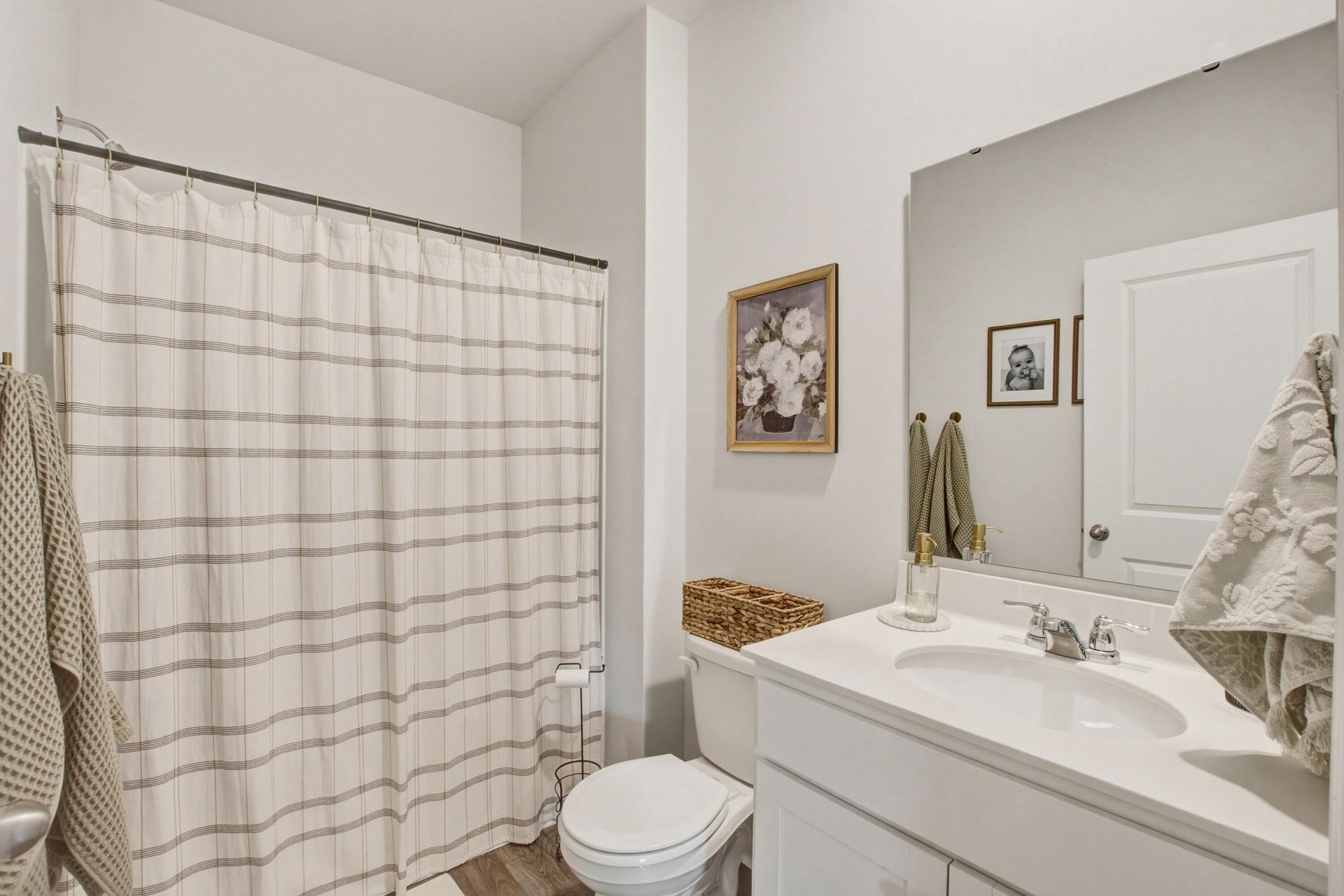 200 Watersglen Drive Photo 24