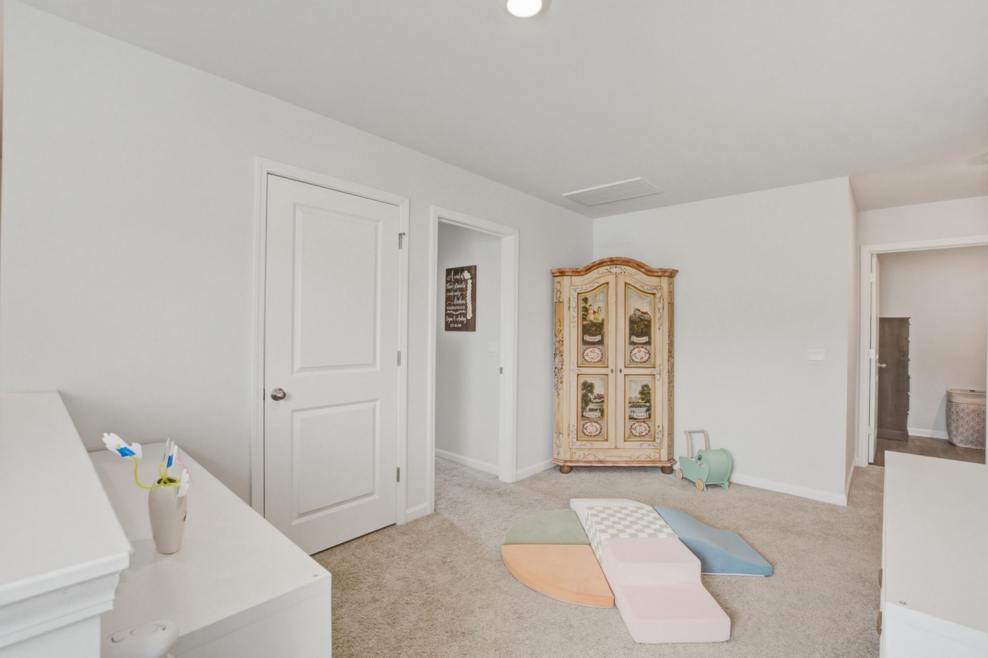 200 Watersglen Drive Photo 25