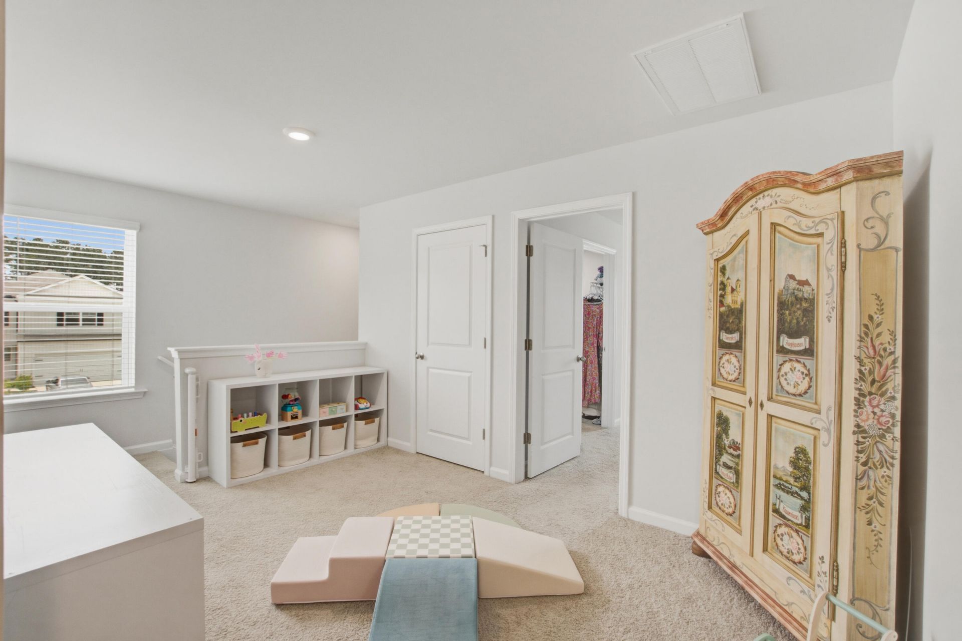 200 Watersglen Drive Photo 26