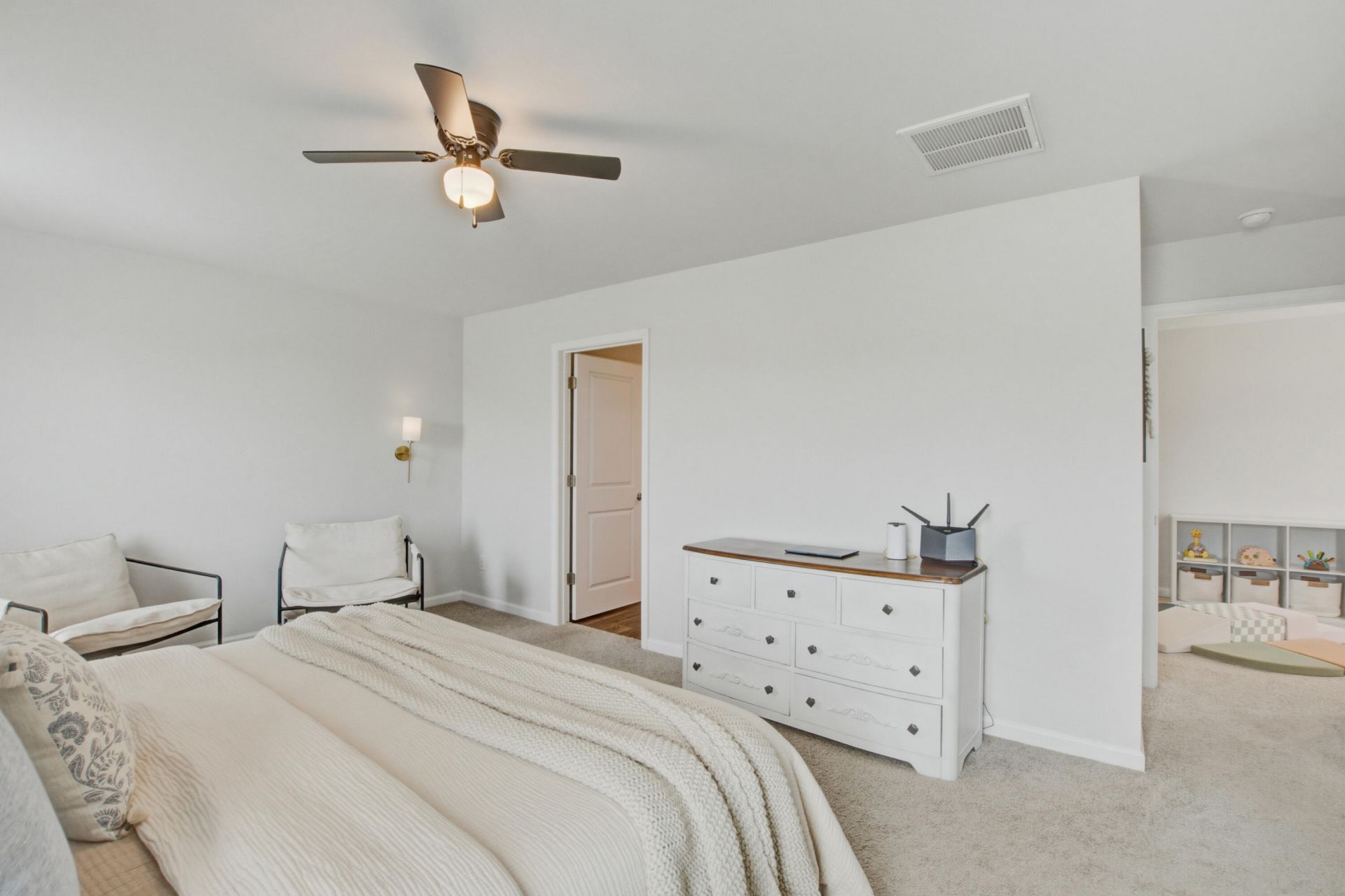 200 Watersglen Drive Photo 28