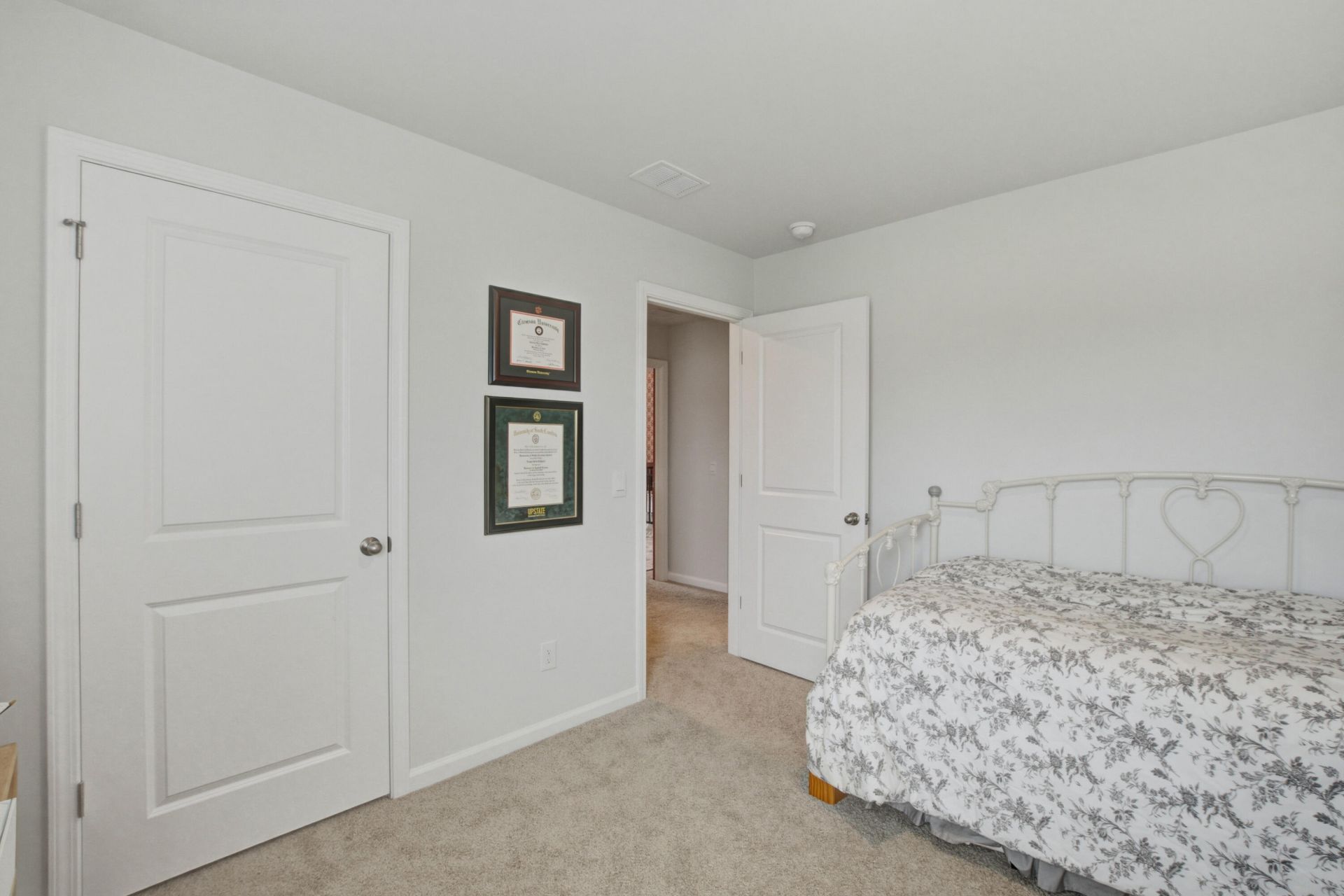 200 Watersglen Drive Photo 37