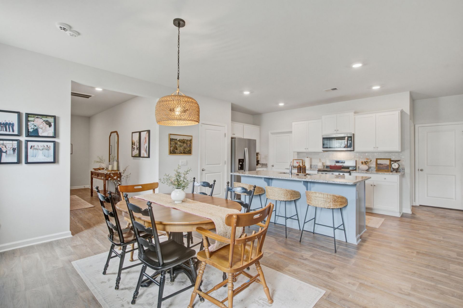 200 Watersglen Drive Photo 8