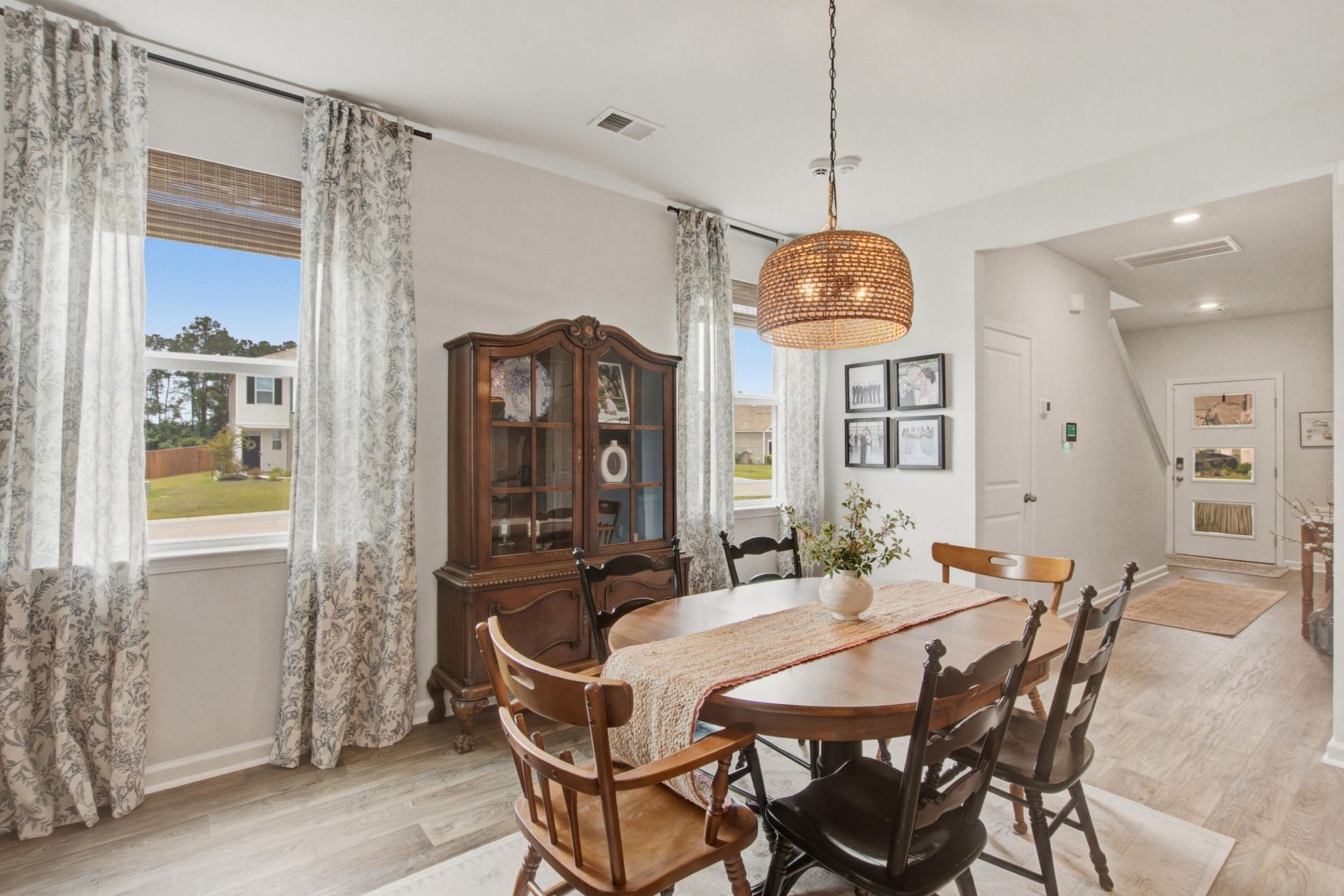 200 Watersglen Drive Photo 9