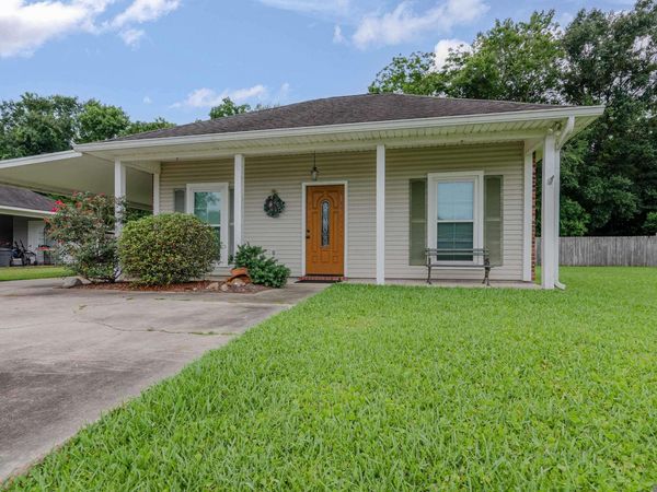 11231 Tracy St, St Amant, LA 70774