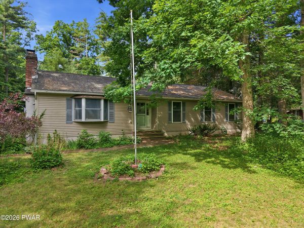 121 Independence Drive , Milford, PA 18337