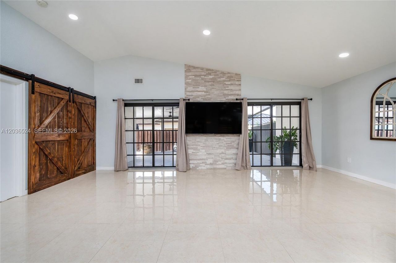 8724 NW 149th Ter , Miami Lakes, FL 33018 Photo