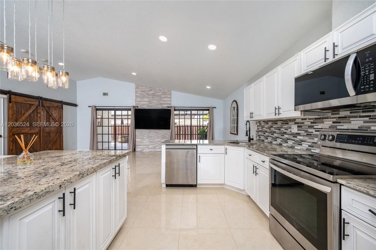8724 NW 149th Ter , Miami Lakes, FL 33018 Photo